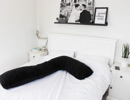 L Shaped Pregnancy Pillow Review - Roseyhome - pregnancy pillow, pregnancy, pregnant