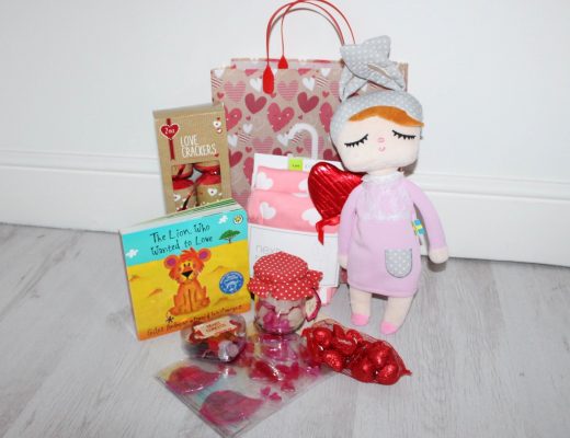 Valentines Day Gift Ideas for Kids - Roseyhome - valentines day, gift bag, gift, treats, valentines, valentines for kids, valentines day gift, valentines day gift basket