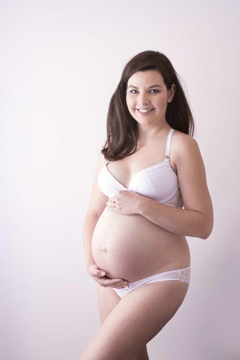 My Maternity Photoshoot - Roseyhome - bump shoot, maternity photoshoot, studio bambino, photography, pregnancy shoot, baby, bump, pregnant, pregnancy, white, family, growing family