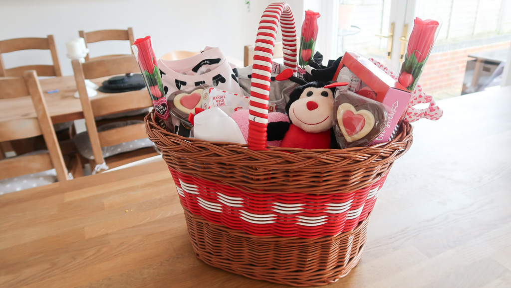 Valentines Gift Basket for Kids - Roseyhome - gift basket, valentines gift ideas, gift ideas for kids, valentines gifts