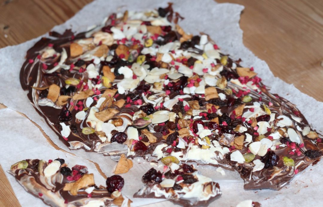 Fruit and Nut Bark - Roseyhome - baking, christmas, gifts, last minute gifts, toddler friendly baking