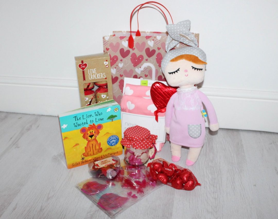 Valentines Day Gift Ideas for Kids - Roseyhome - valentines day, gift bag, gift, treats, valentines, valentines for kids, valentines day gift, valentines day gift basket